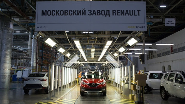 Renault loses some feathers in Russia