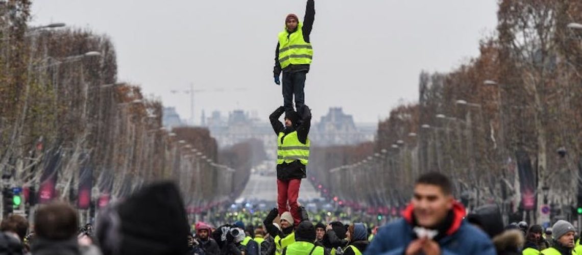 Sur les Champs-Elysées, à Paris, - Christophe ARCHAMBAULT / AFP
